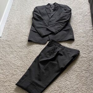 Classic Black Pinstripe Van Heusen Youth Boy’s Suit size 18